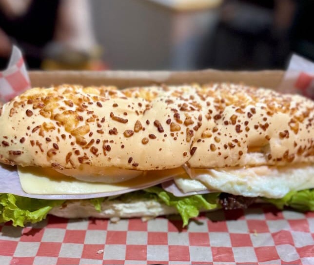 Sanguche de Lomito en pan Parmesano