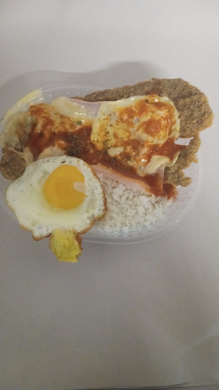 Milanesa de Carne Napolitana con Arroz y Huevo frito 